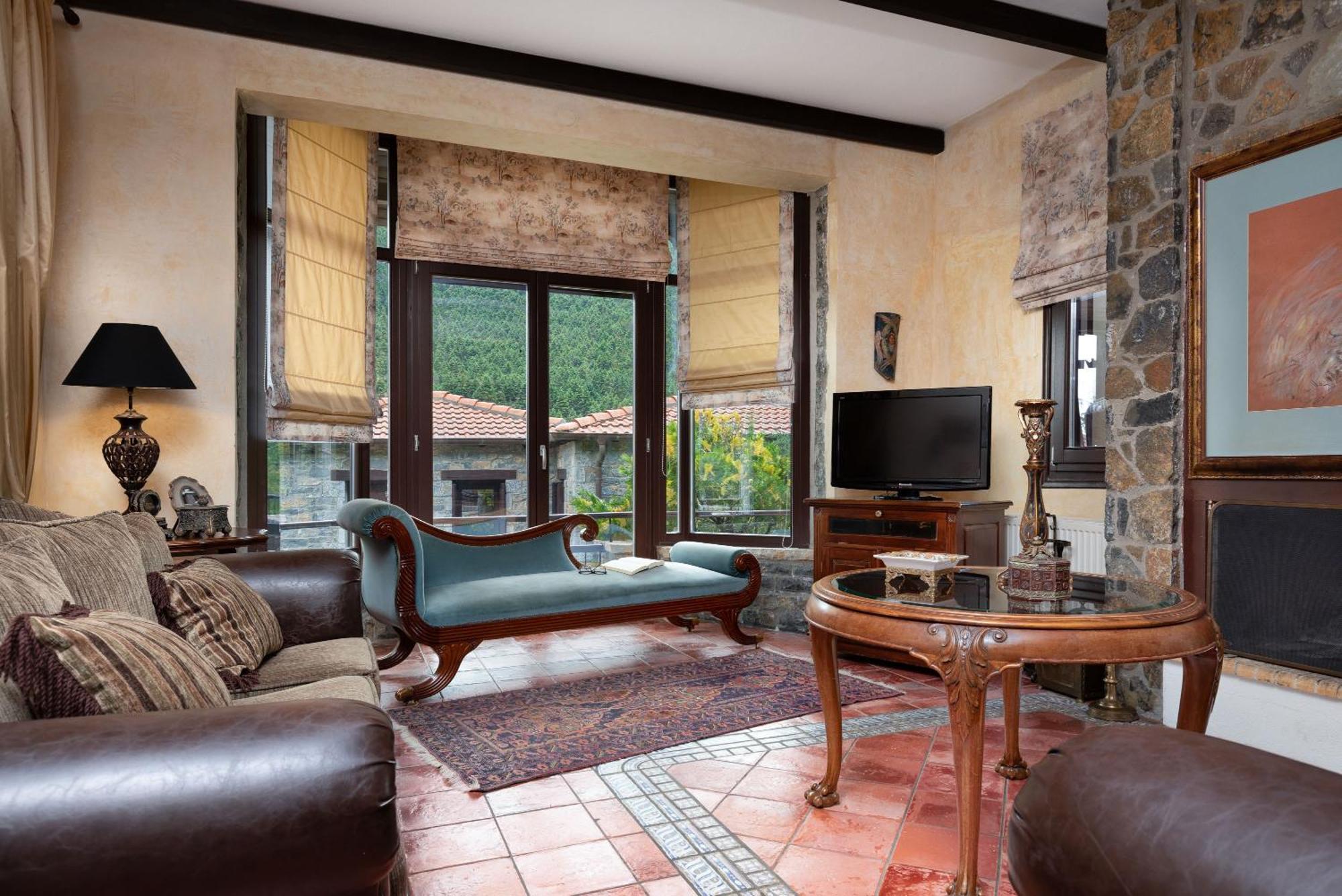 Ostra Menalon Luxury 3* Kardharás